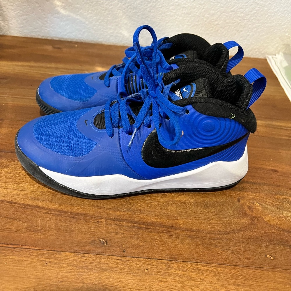 NIKE youth 3.5 shoes